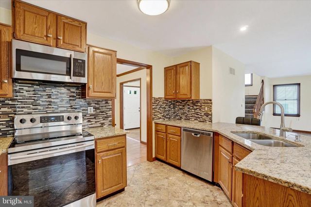 2720 SPARROW DR, York, PA 17408