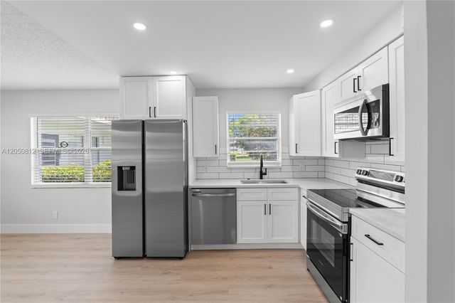 213 N Oakridge N 213, Deerfield Beach, FL 33442