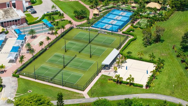 213 N Oakridge N 213, Deerfield Beach, FL 33442