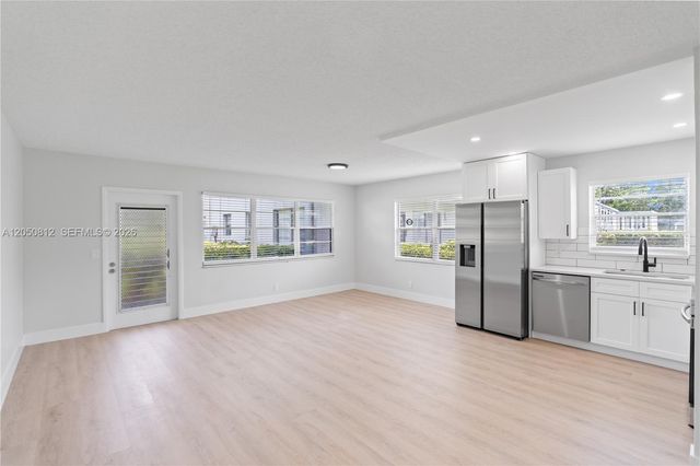213 N Oakridge N 213, Deerfield Beach, FL 33442