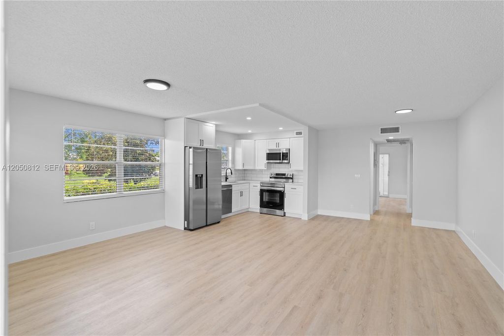 213 N Oakridge N 213, Deerfield Beach, FL 33442