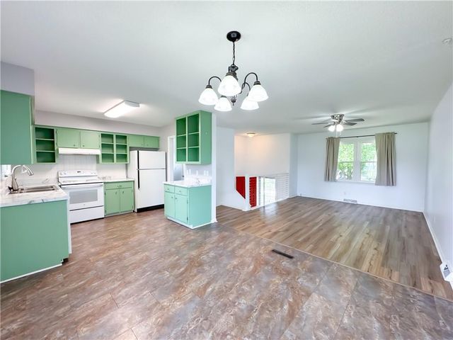 1403 Blueberry Drive, Harrisonville, MO 64701