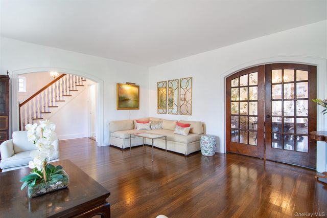 233 Kneeland Avenue, Yonkers, NY 10705
