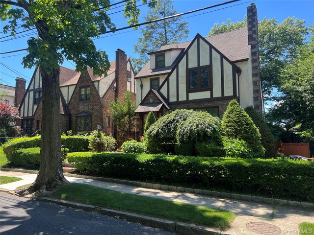233 Kneeland Avenue, Yonkers, NY 10705