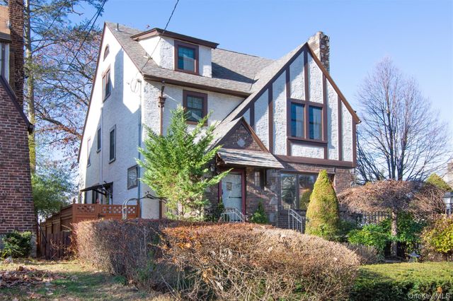 233 Kneeland Avenue, Yonkers, NY 10705