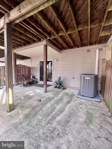 142 COUPLES DR, Newark, DE 19702