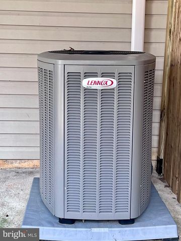 142 COUPLES DR, Newark, DE 19702