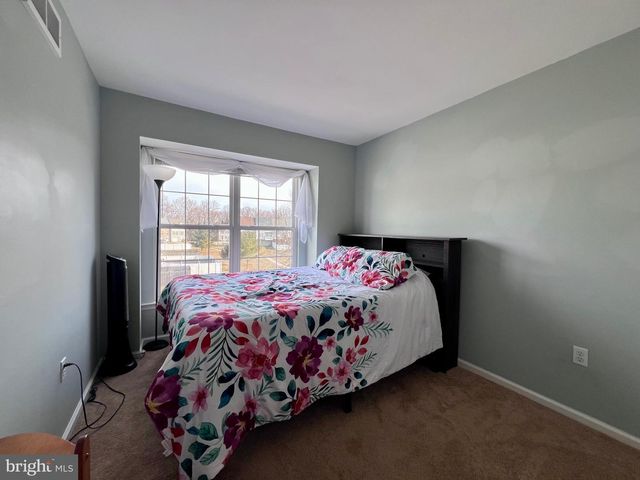 142 COUPLES DR, Newark, DE 19702