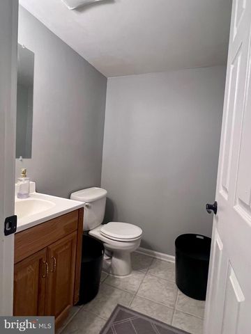 142 COUPLES DR, Newark, DE 19702