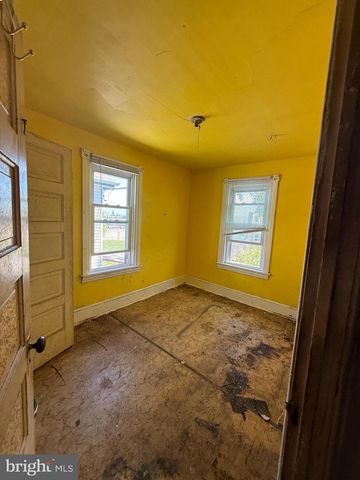 127 WHITE AVE, Marcus Hook, PA 19061