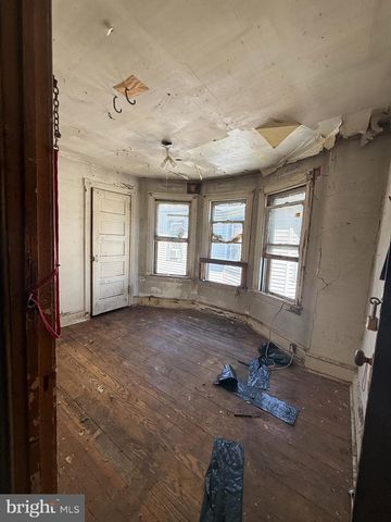 127 WHITE AVE, Marcus Hook, PA 19061