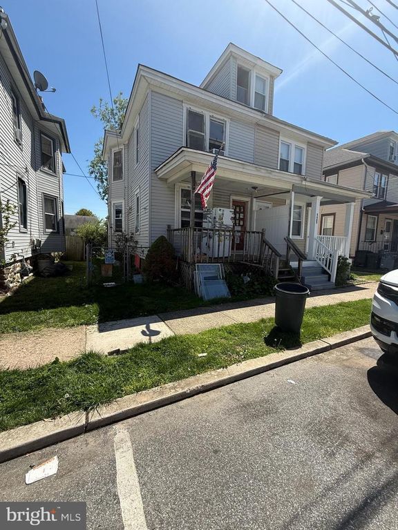 127 WHITE AVE, Marcus Hook, PA 19061