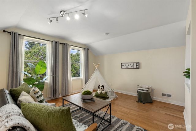 914 McKenzie Avenue, Bremerton, WA 98337