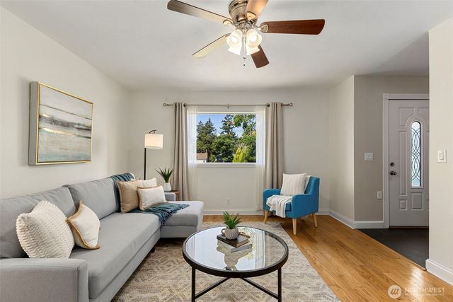 914 McKenzie Avenue, Bremerton, WA 98337
