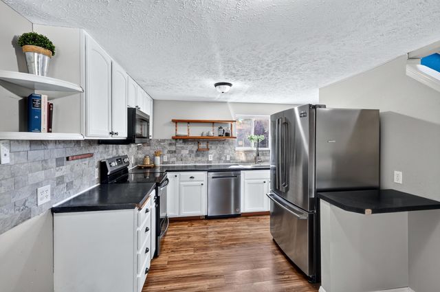 2422 N WALL St, Spokane, WA 99205