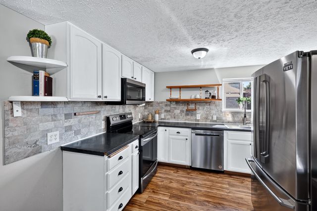2422 N WALL St, Spokane, WA 99205