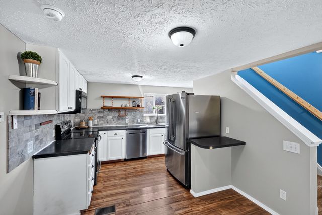 2422 N WALL St, Spokane, WA 99205