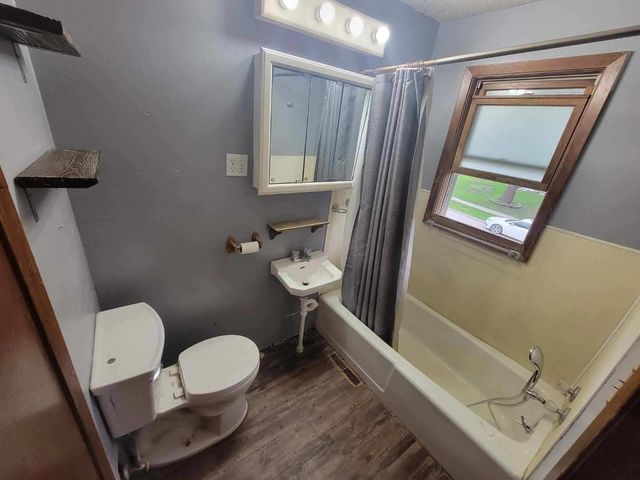 606 S 5th Street, Knoxville, IA 50138
