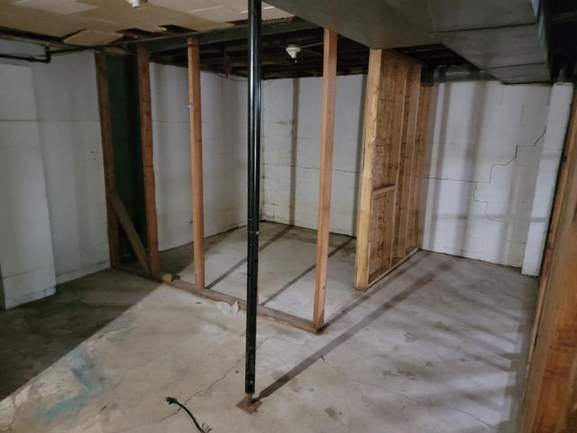 606 S 5th Street, Knoxville, IA 50138