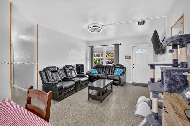 7331 Garfield St, Hollywood, FL 33024