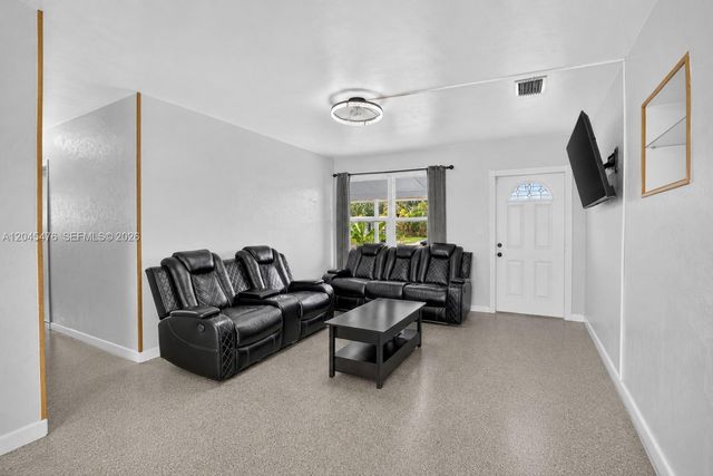7331 Garfield St, Hollywood, FL 33024