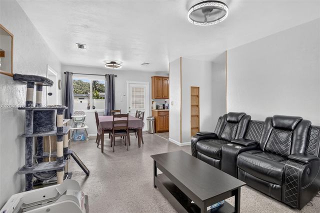 7331 Garfield St, Hollywood, FL 33024