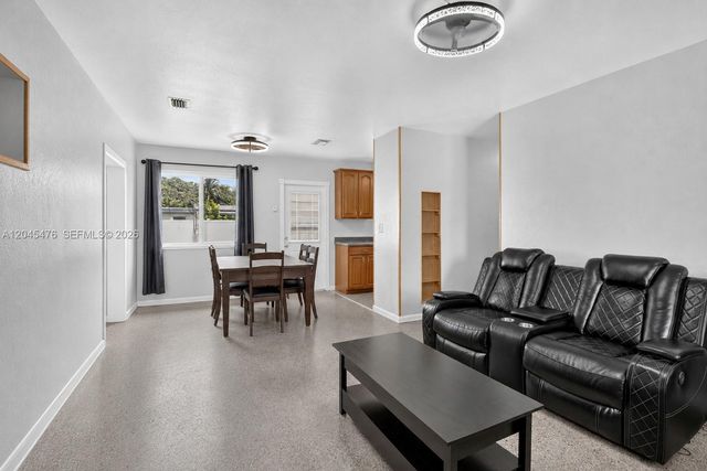 7331 Garfield St, Hollywood, FL 33024