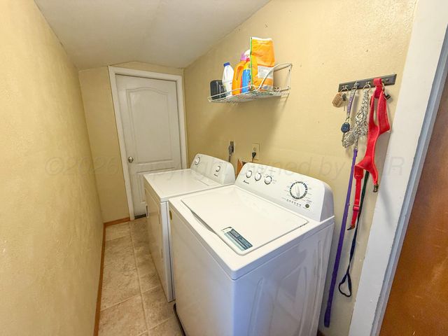 702 S Canadian Street, Wheeler, TX 79096