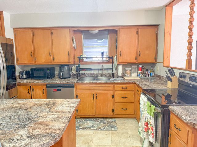 702 S Canadian Street, Wheeler, TX 79096