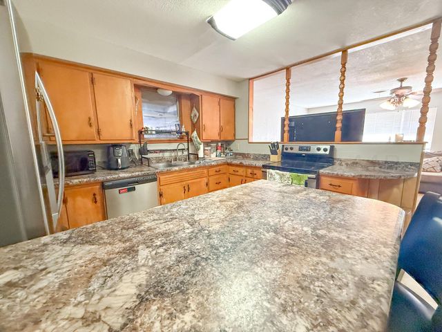 702 S Canadian Street, Wheeler, TX 79096