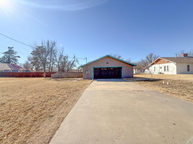 702 S Canadian Street, Wheeler, TX 79096