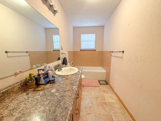 702 S Canadian Street, Wheeler, TX 79096