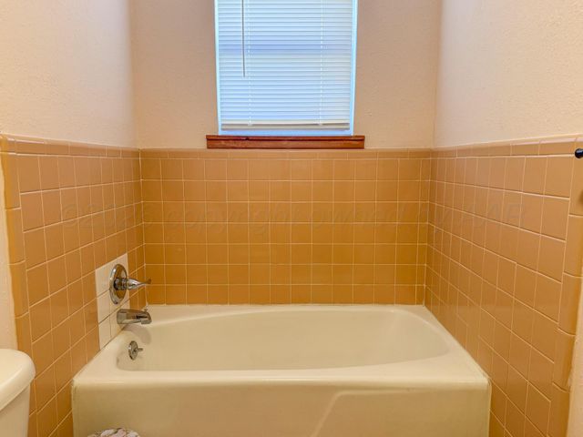 702 S Canadian Street, Wheeler, TX 79096