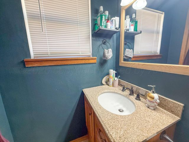 702 S Canadian Street, Wheeler, TX 79096