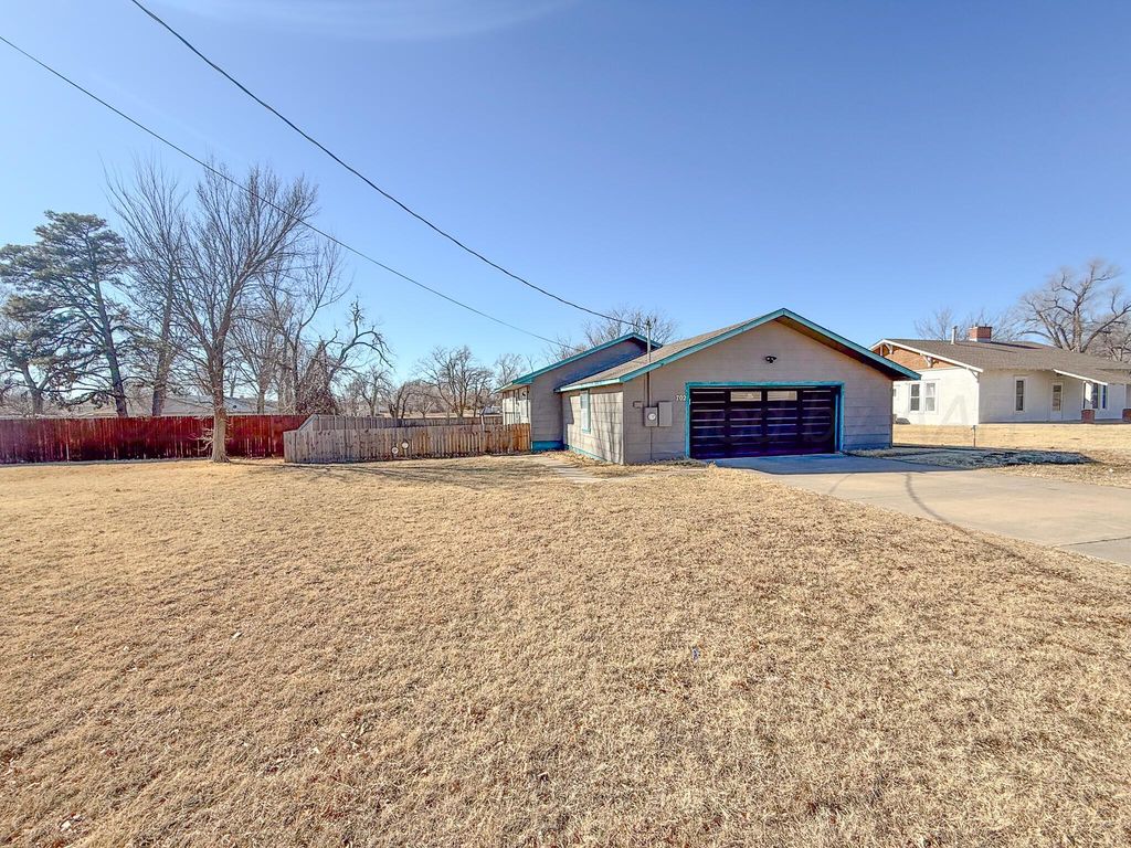 702 S Canadian Street, Wheeler, TX 79096