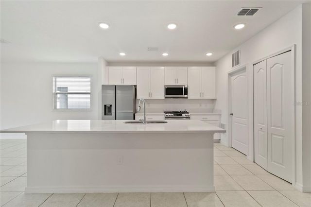 1154 OAK BLUFF DRIVE, Davenport, FL 33837