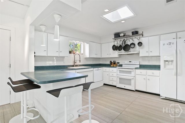 12 Clarendon Road, Savannah, GA 31410