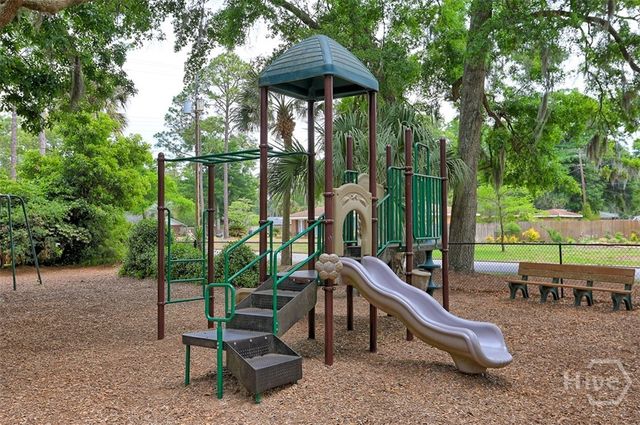12 Clarendon Road, Savannah, GA 31410