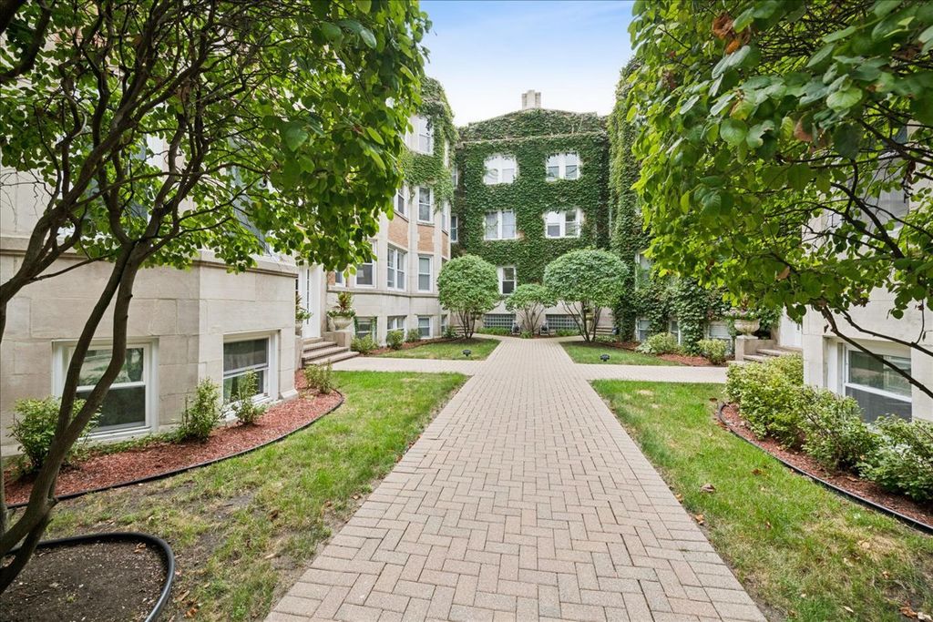 871 W Cornelia Avenue 1, Chicago, IL 60657 — exterior