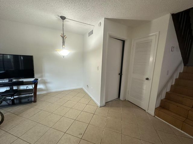 2100 WHITE PINE Circle D, Greenacres, FL 33415