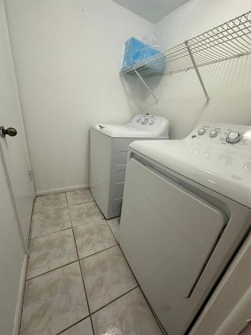2100 WHITE PINE Circle D, Greenacres, FL 33415