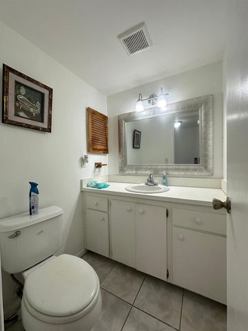 2100 WHITE PINE Circle D, Greenacres, FL 33415