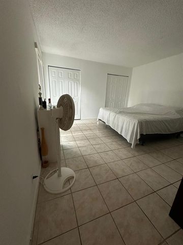2100 WHITE PINE Circle D, Greenacres, FL 33415