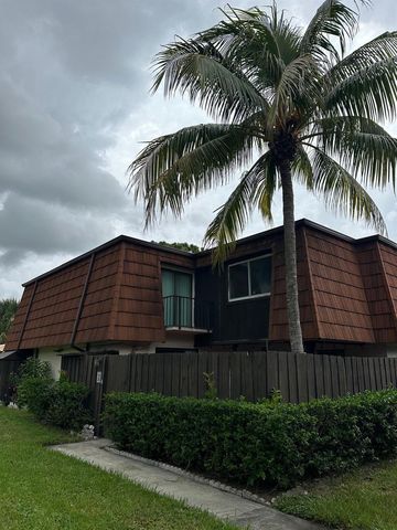 2100 WHITE PINE Circle D, Greenacres, FL 33415