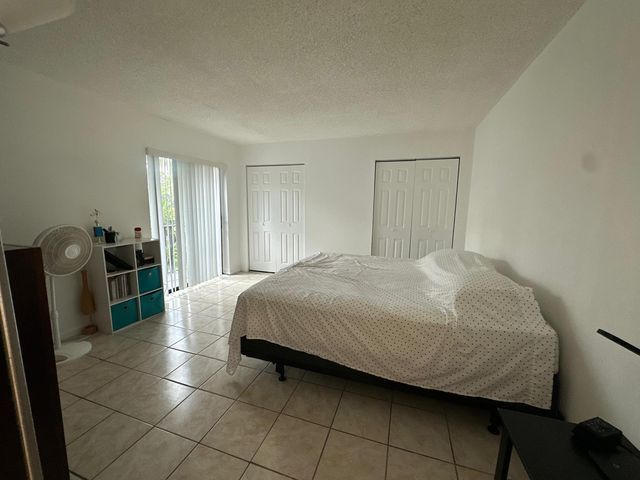 2100 WHITE PINE Circle D, Greenacres, FL 33415