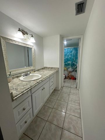 2100 WHITE PINE Circle D, Greenacres, FL 33415