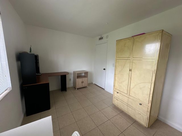 2100 WHITE PINE Circle D, Greenacres, FL 33415