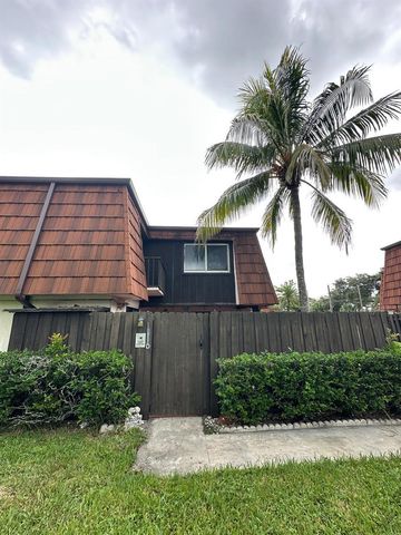 2100 WHITE PINE Circle D, Greenacres, FL 33415