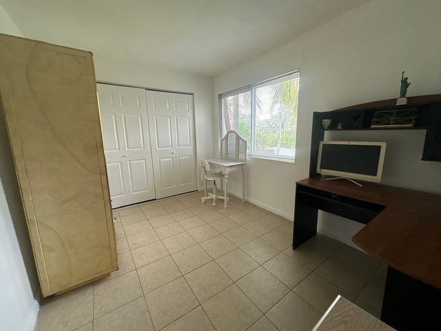 2100 WHITE PINE Circle D, Greenacres, FL 33415