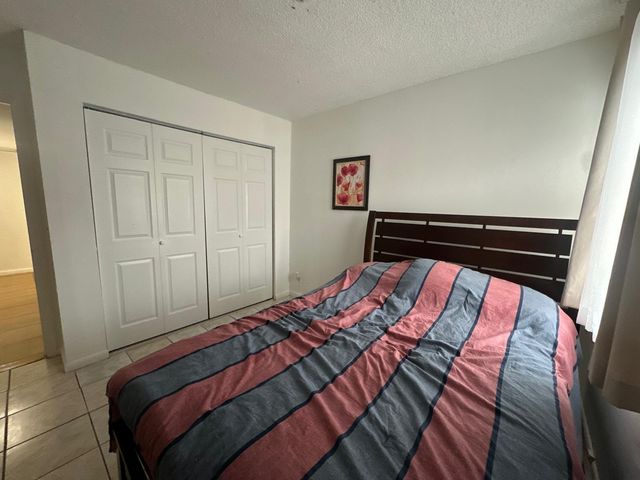 2100 WHITE PINE Circle D, Greenacres, FL 33415